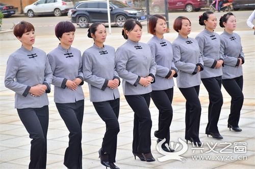 兴义&middot;公园里物业管理授装仪式暨物业服务展示